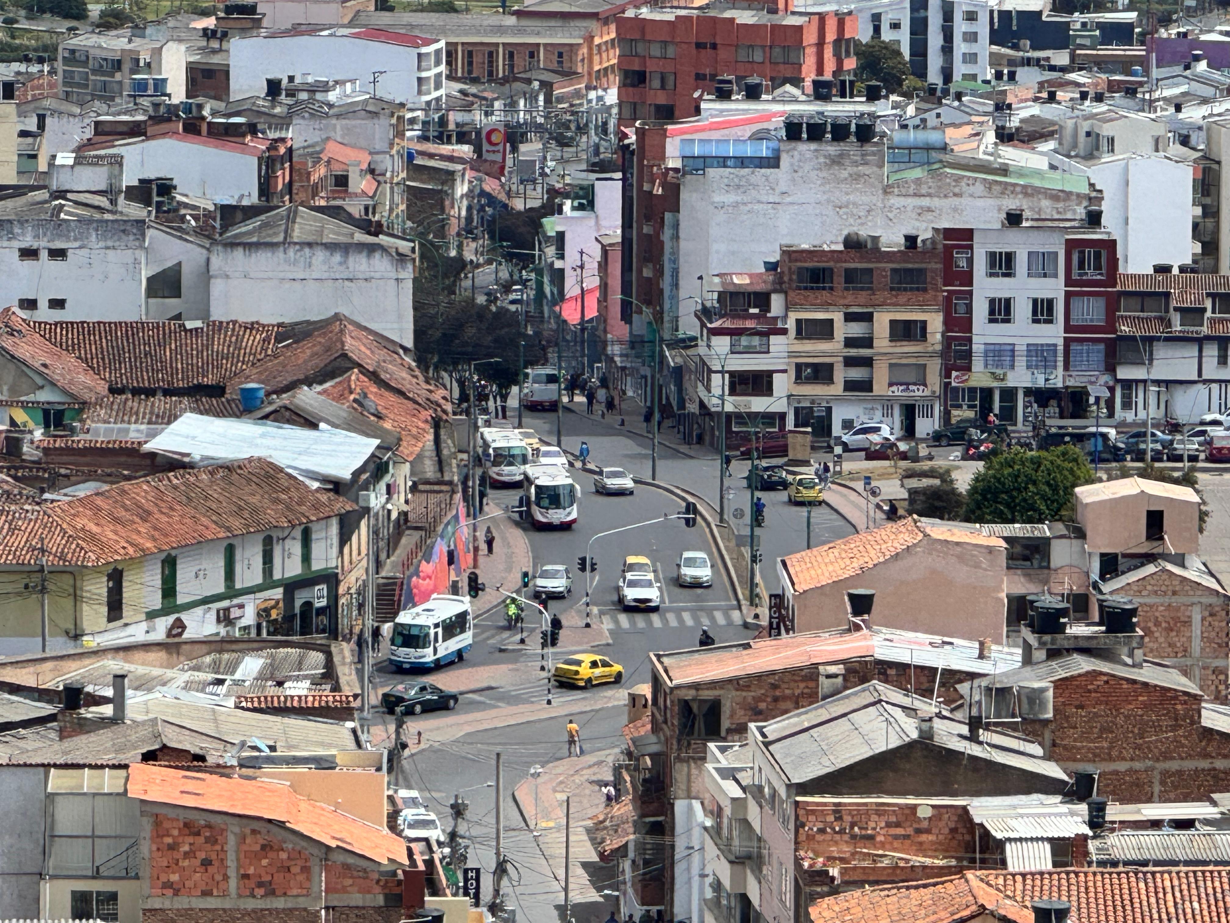 En el Centro Histórico de Tunja, la medida rige de 6 a.m. a 8 p.m. Foto | Caracol Radio
