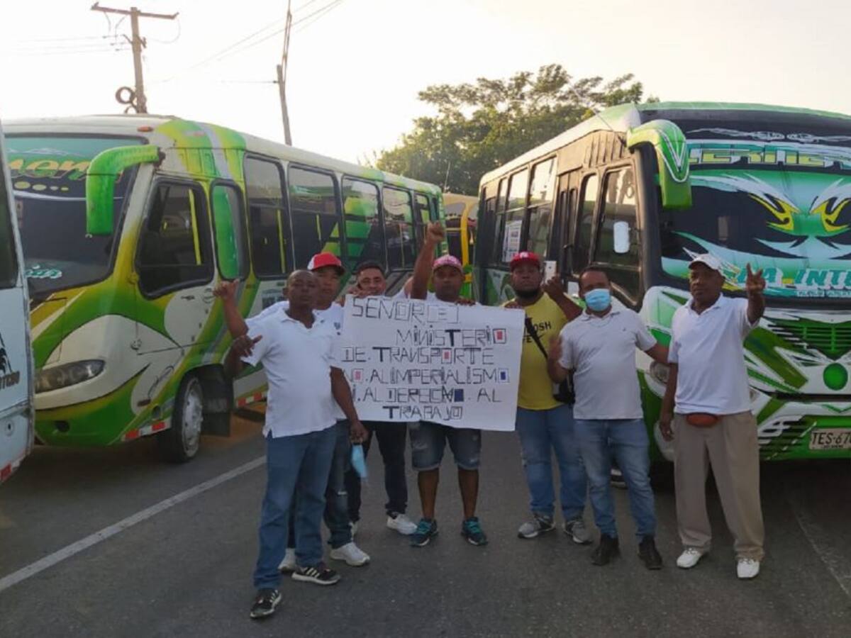 Conductores de busetas salieron a protestar con nuevos bloqueos