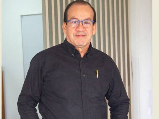 Al parecer solicitó dineros de manera indebida a cuatro personas que laboraban allí y de los cuales era el jefe inmediato.