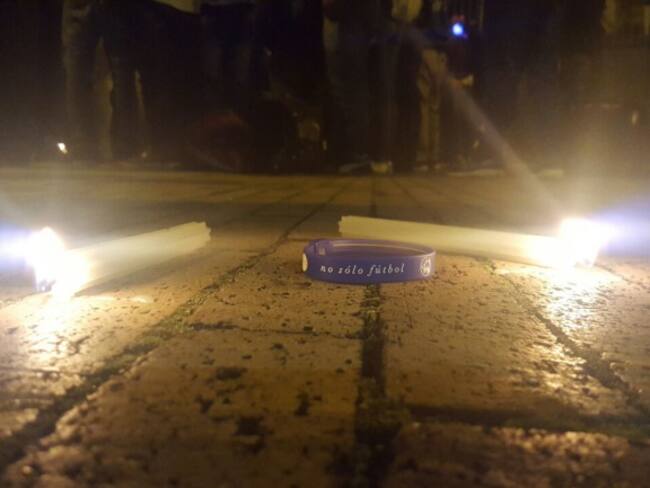 [Fotos] Hinchas de Millonarios rinden homenaje a las víctimas del Chapecoense