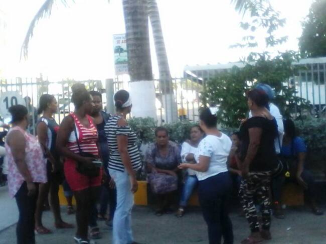 Manipuladoras del PAE Cartagena protestaron por falta de pago