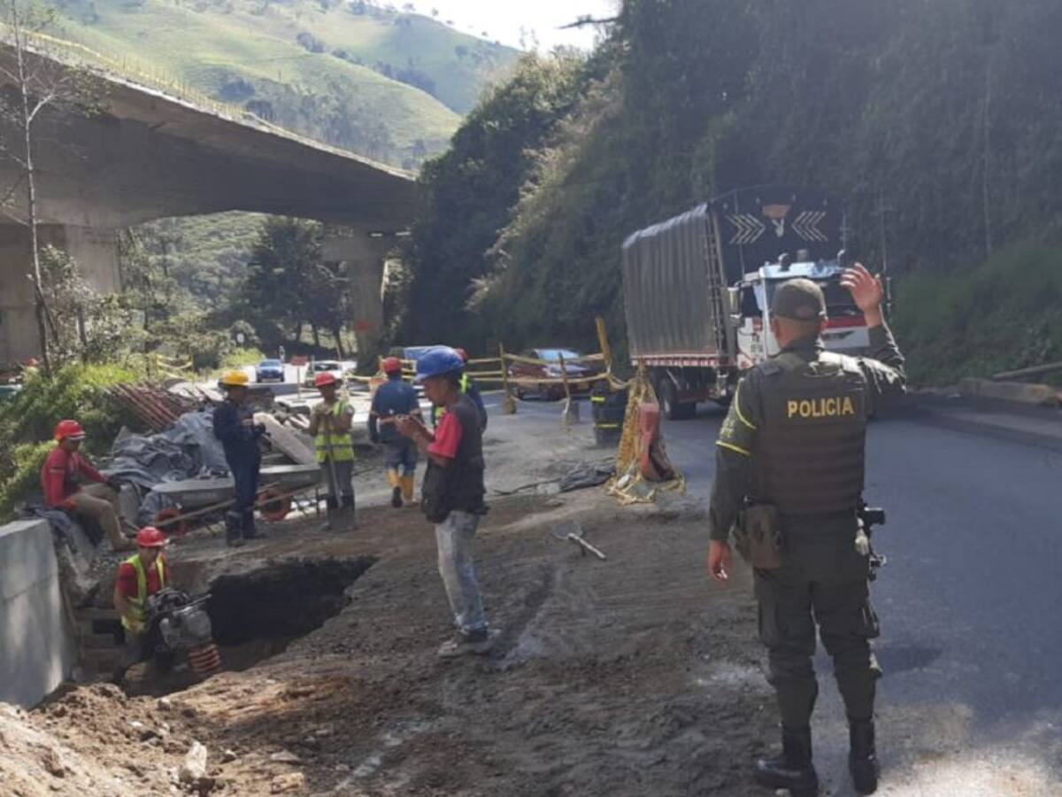 Cierre total en la vía al Alto de la Línea