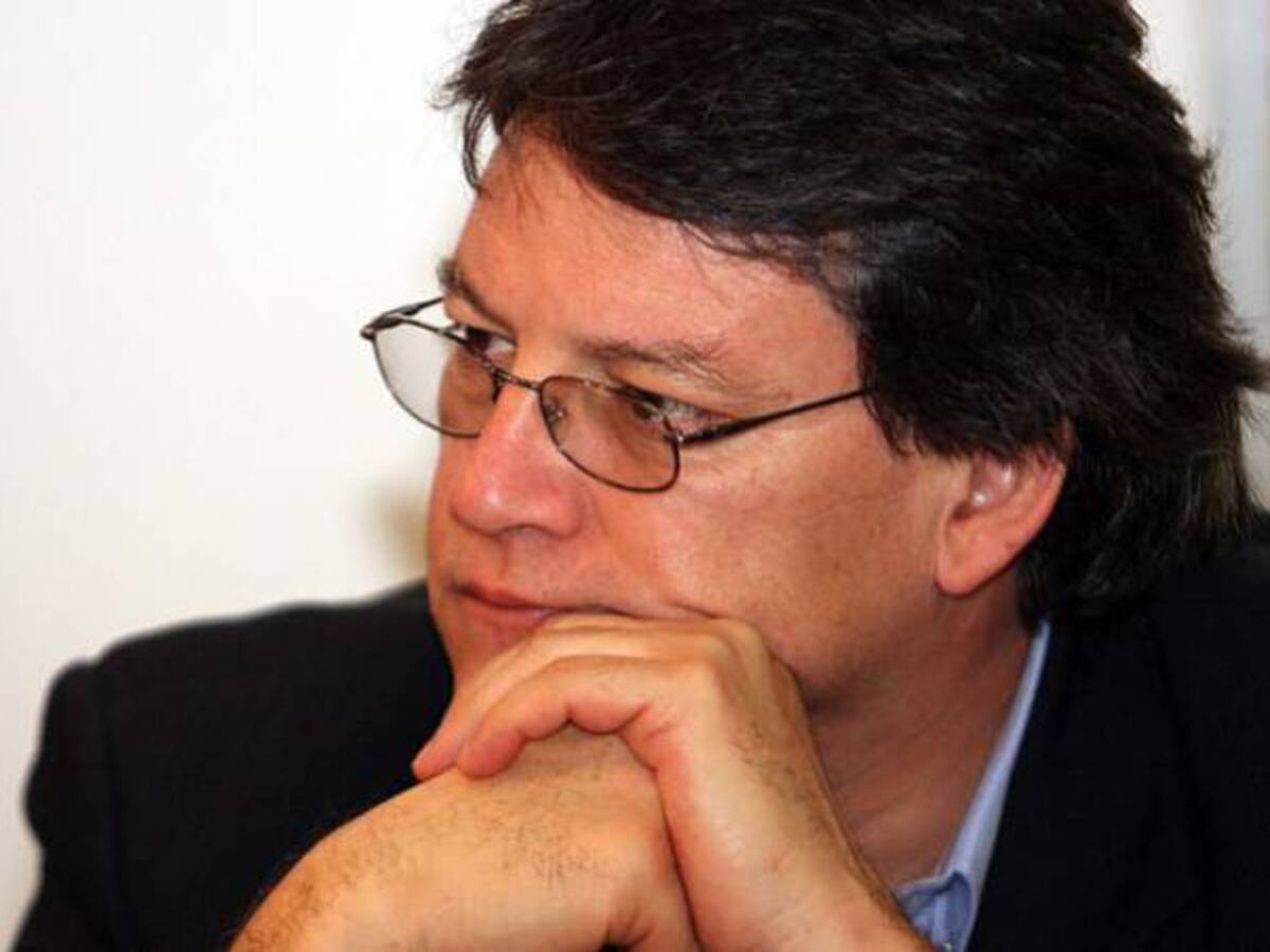 Gustavo Bell no viajará a reunión prevista con ELN