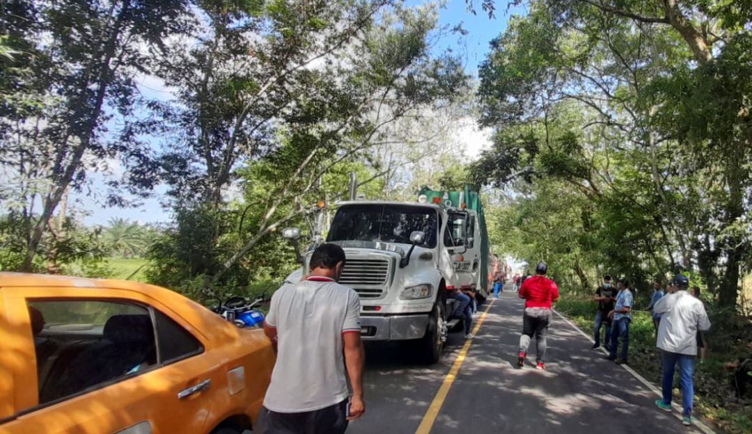 Con bloqueos viales, comunidad en Puerto Wilches exige inversiones