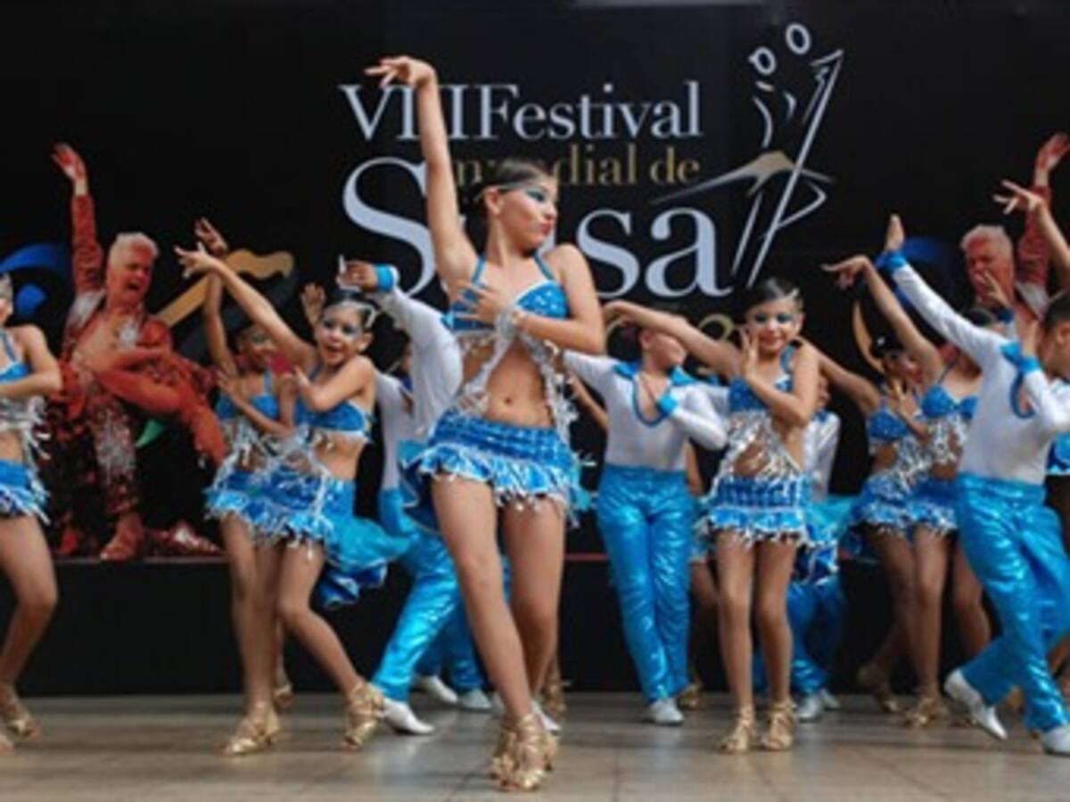 Con homenaje a Celia Cruz culmina festival mundial de salsa en Cali