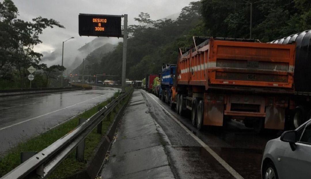 Esta vía contempla una inversión superior a 2,8 billones de pesos y la generación de cerca de 1.800 empleos.