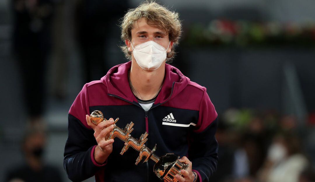Alexander Zverev festeja su título en Madrid.