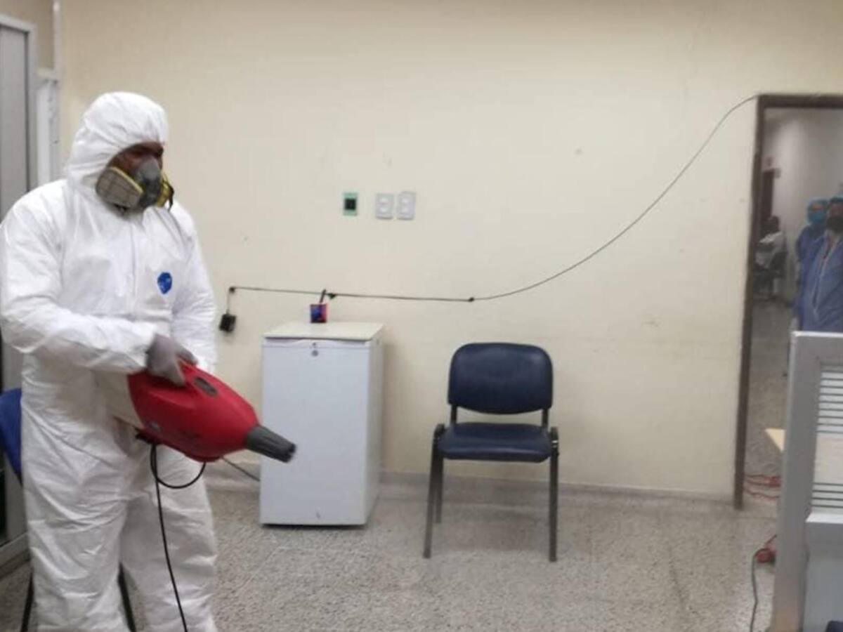 Hospital Julio Méndez Barreneche realiza desinfección en sus instalaciones