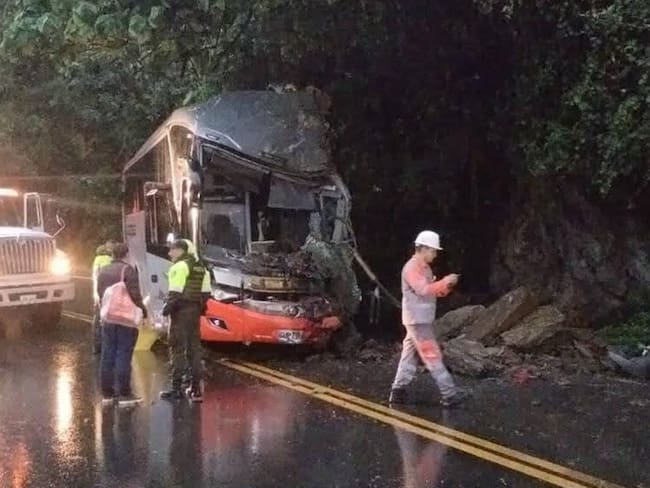 Bus accidentado en la vía Ibagué - Cajamarca