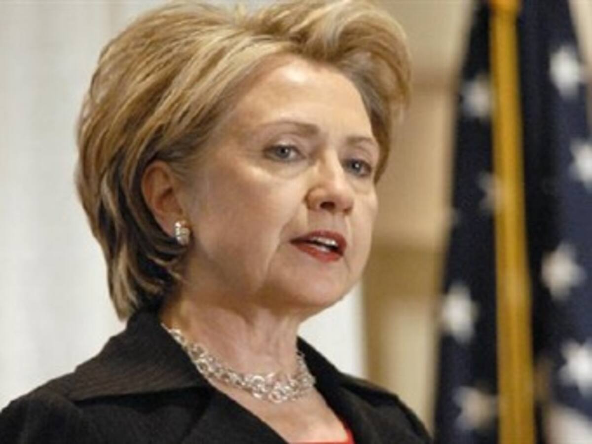 Hillary Clinton llegó a Japón para expresar solidaridad por el tsunami