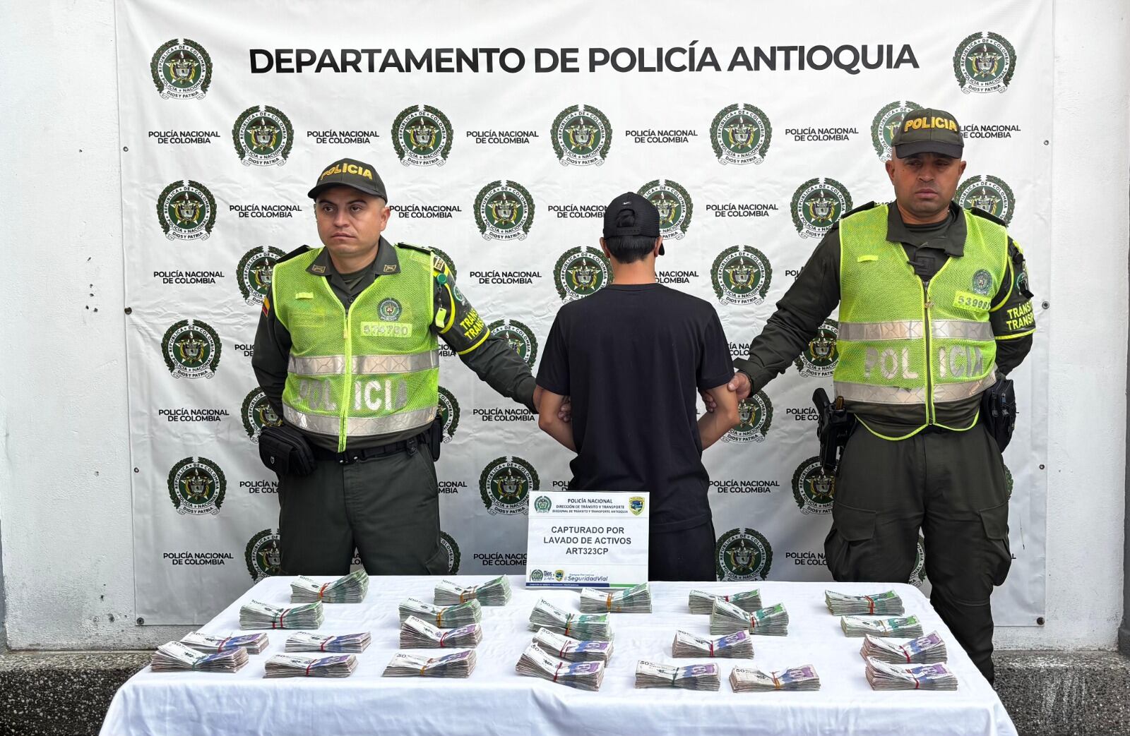 Capturado en Guarne con más de 253 millones de pesos. Foto: Policía Nacional.