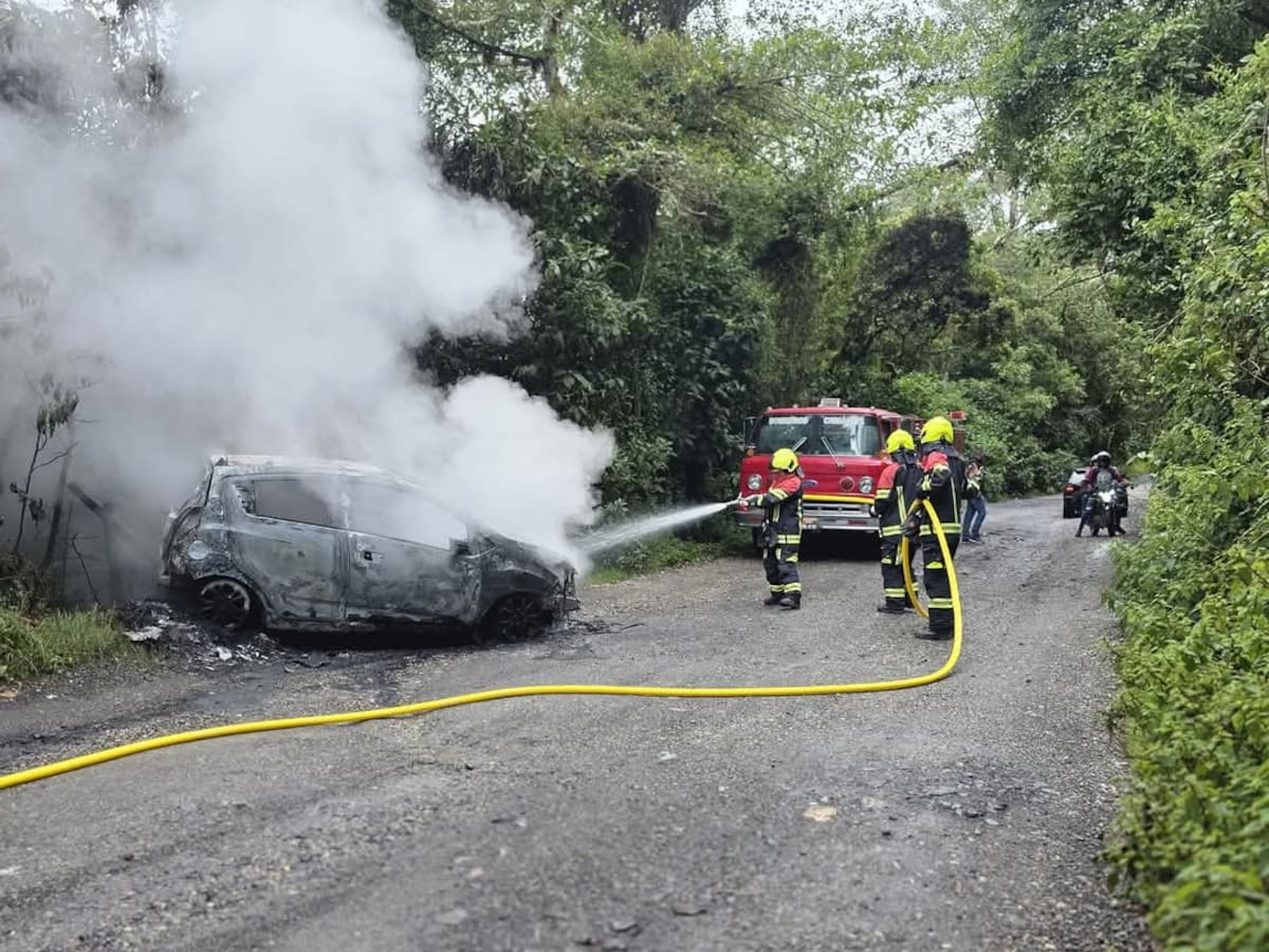 Activista denuncia ataque y quema de vehículo de campaña en Norte de Santander