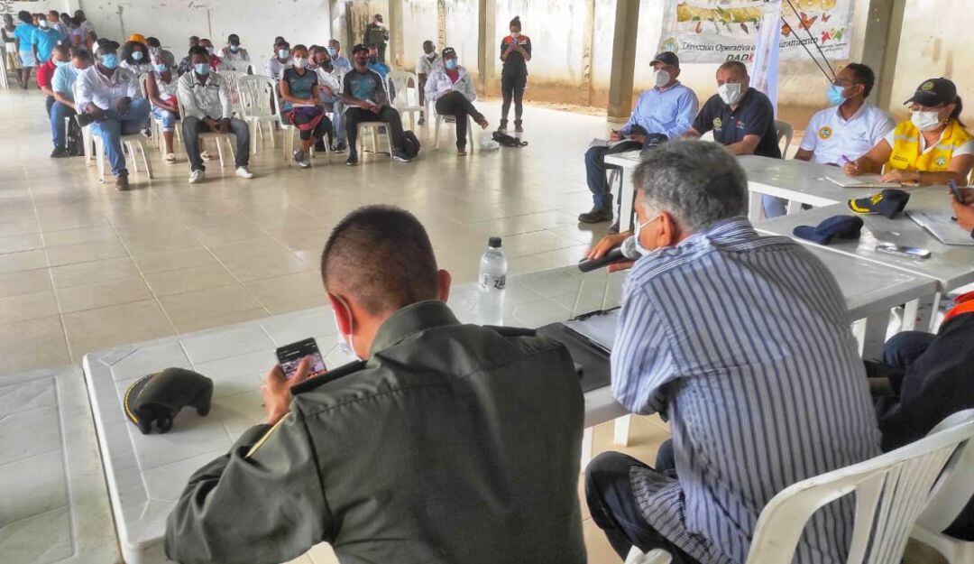 Distrito realiza mesas de trabajo con habitantes del corregimiento