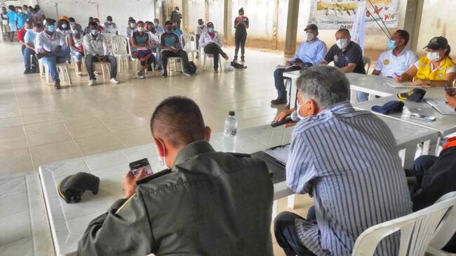 Distrito realiza mesas de trabajo con habitantes del corregimiento