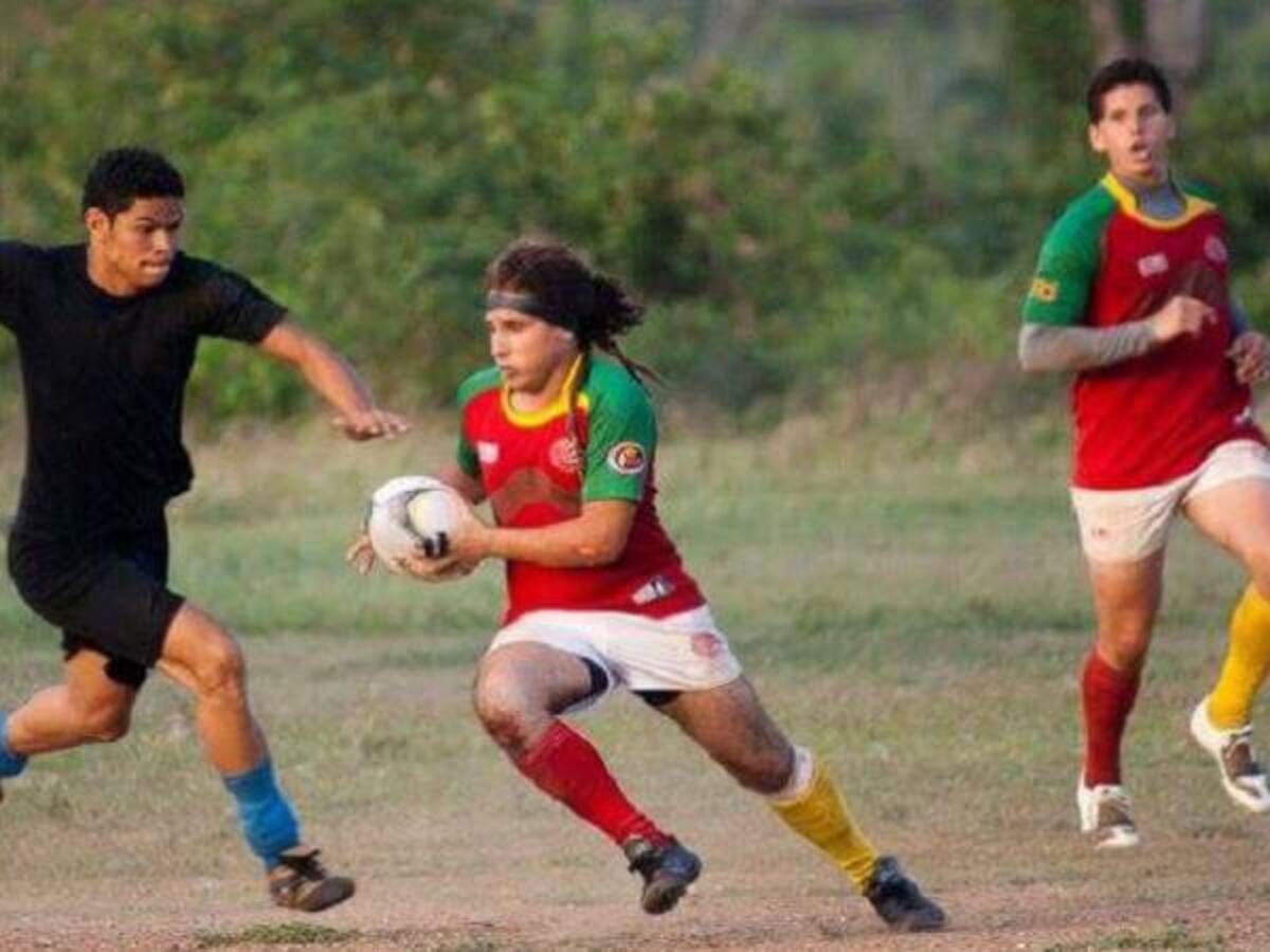 La primera cancha de rugby en Pereira se está construyendo en la plaza de ferias