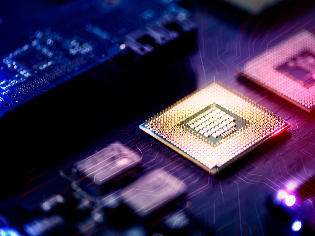 Demanda por inteligencia artificial eleva precios del hardware y reconfigura el mercado tecnológico