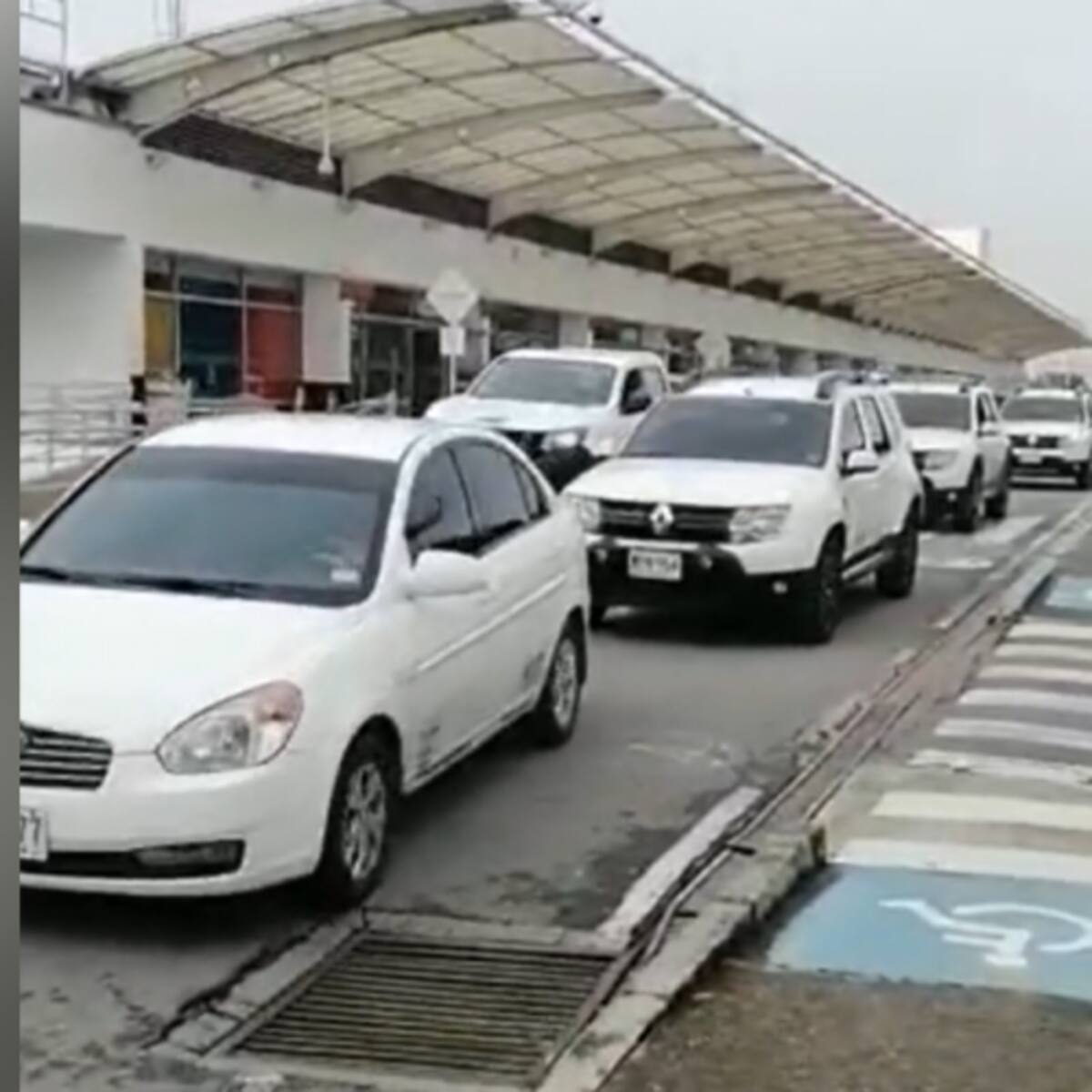 Conductores de servicio especial preparan protesta en el aeropuerto
