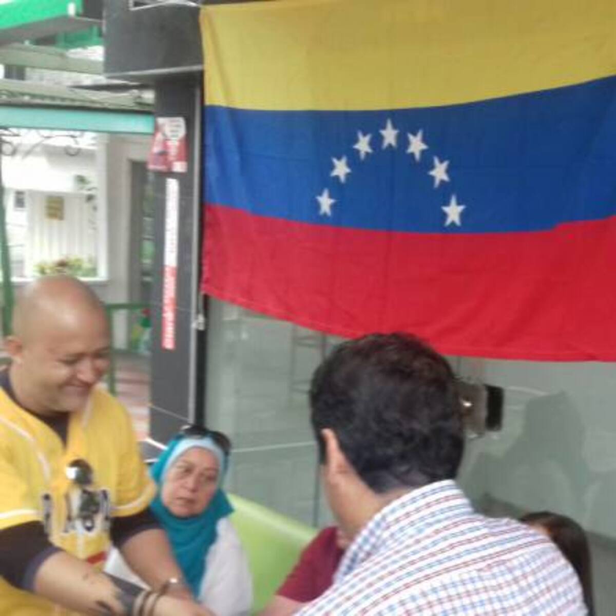 Ventas callejeras fuente de ingreso de venezolanos en Armenia