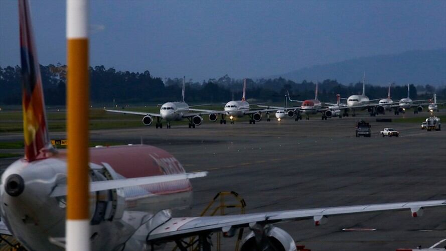 Trabajadores de la Aeronáutica Civil (Aerocivil) denunciaron que esta entidad no les ha pagado horas extras, prima de productividad y, a algunos, su seguridad social. Foto: Colprensa