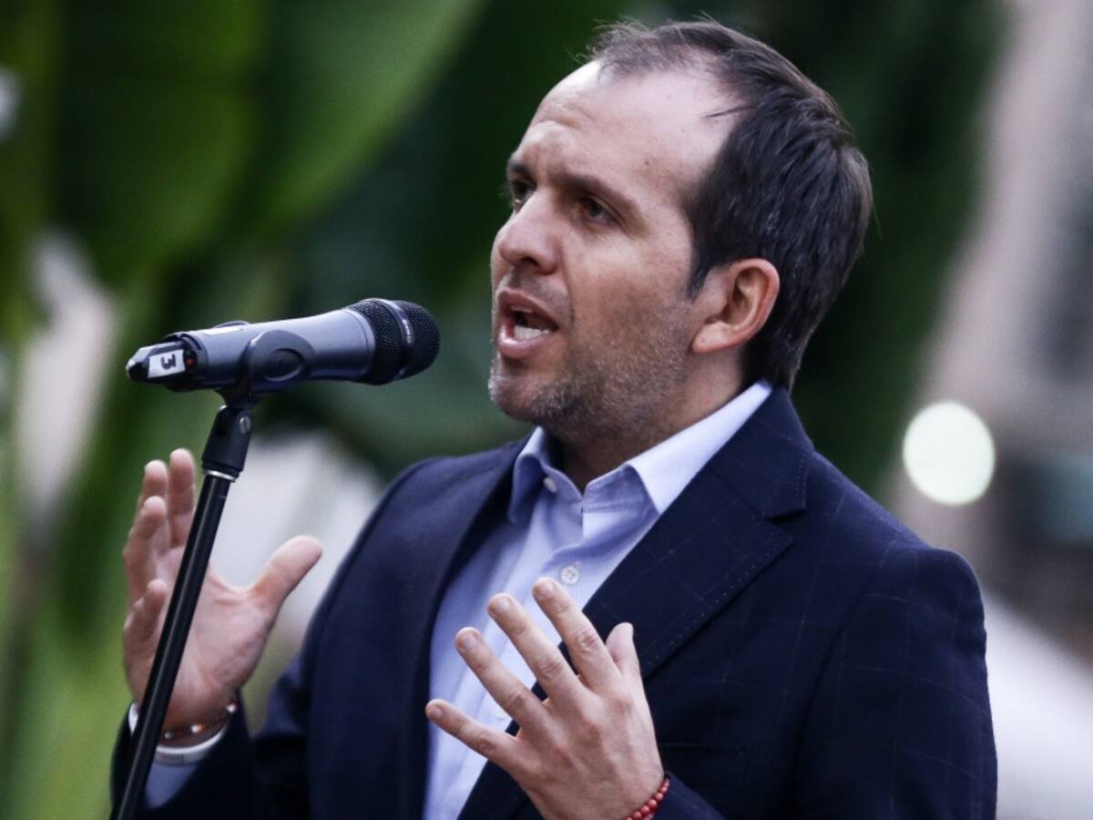 "No he pedido renuncias, está en el fuero interno de cada dirigente seguir"