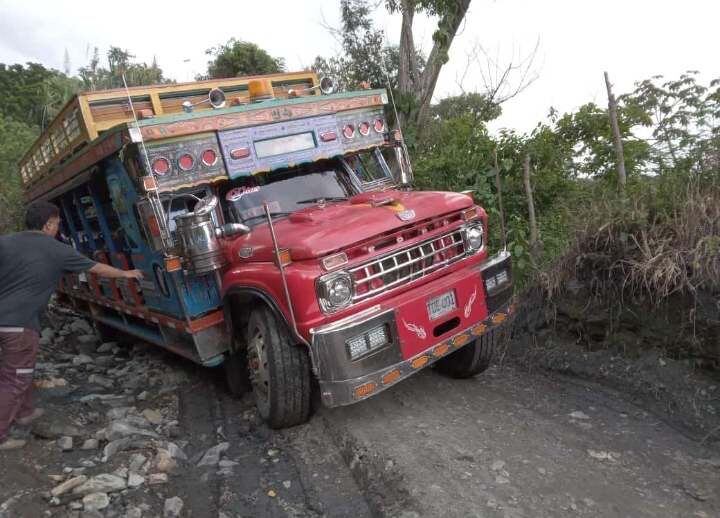 Chiva que presta el servicio en la zona rural de Ituango- foto cortesía