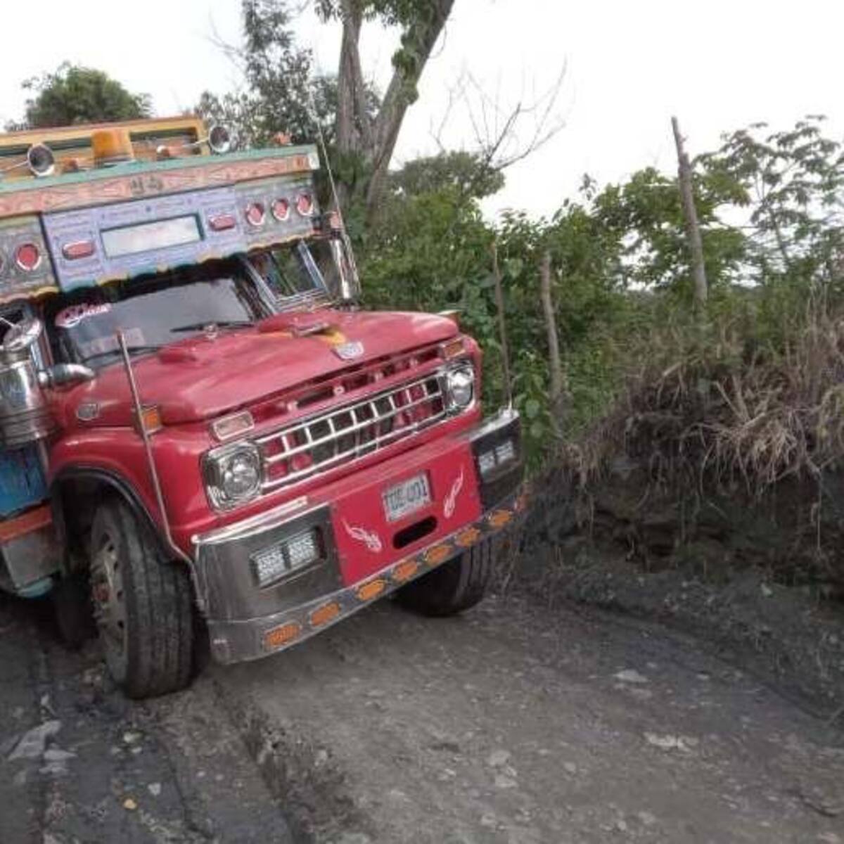 El 80 % del transporte público está interrumpido en Ituango por los derrumbes