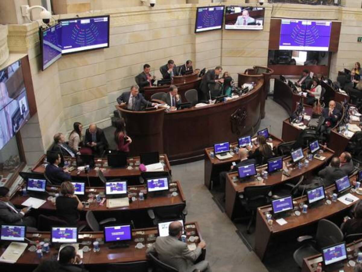 Centro Democrático y Partido Liberal con mayor intención de voto a Senado