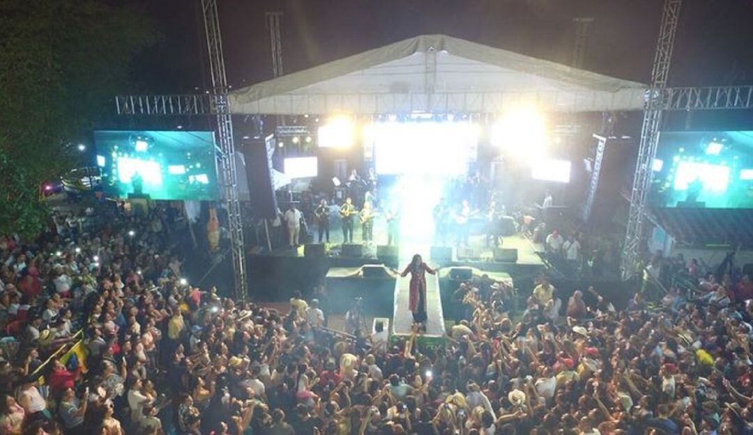 Imagen del concierto de Arelys Henao en La Media Torta