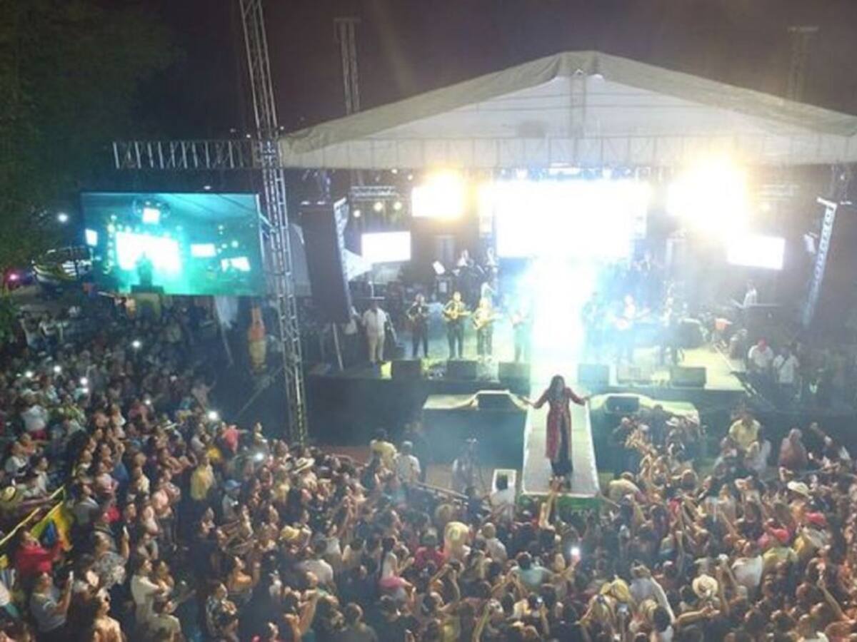 Arelys Henao, La Billos Caracas Boys y Alci Acosta: ritmo en La Media Torta