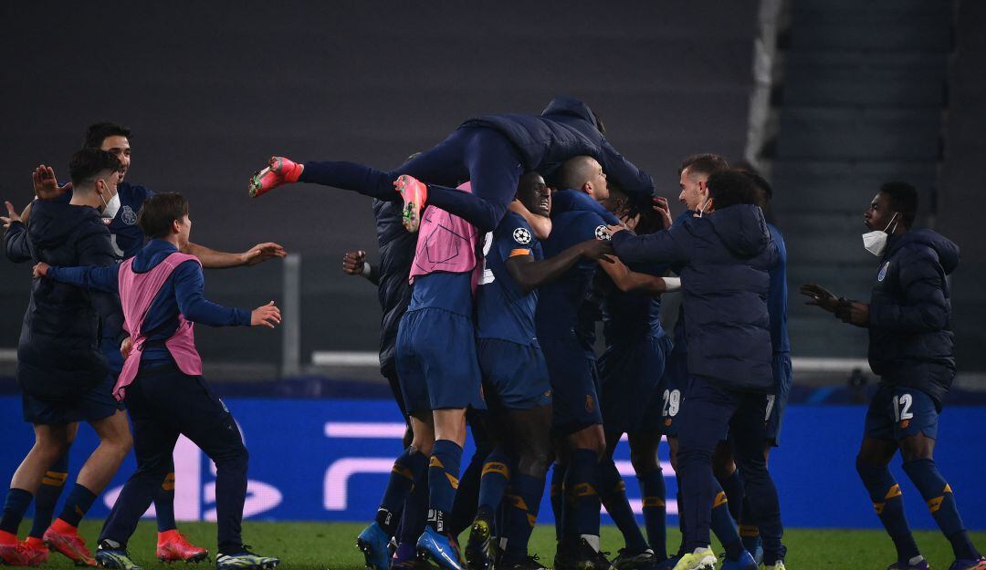 Porto eliminó a Juventus en los octavos de final de la Champions League.