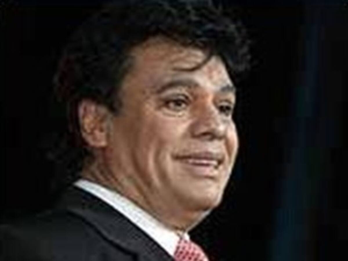 Juan Gabriel celebrará con gira sus 40 años de carrera artística