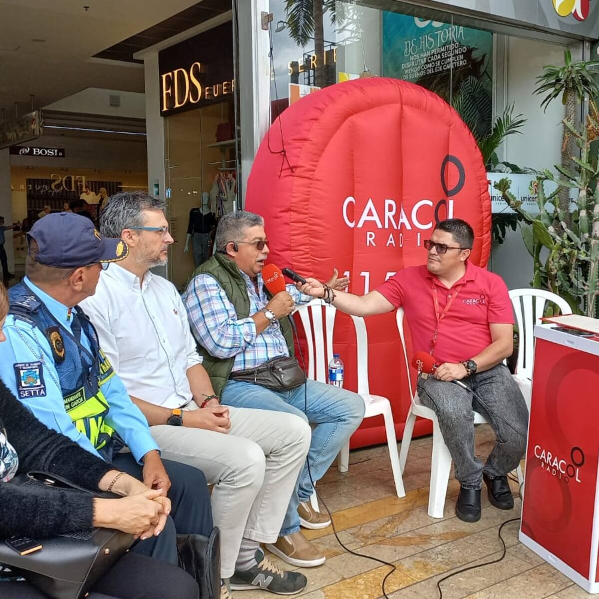Caracol Radio en tu barrio desde el sector de Unicentro de Armenia y la movilidad