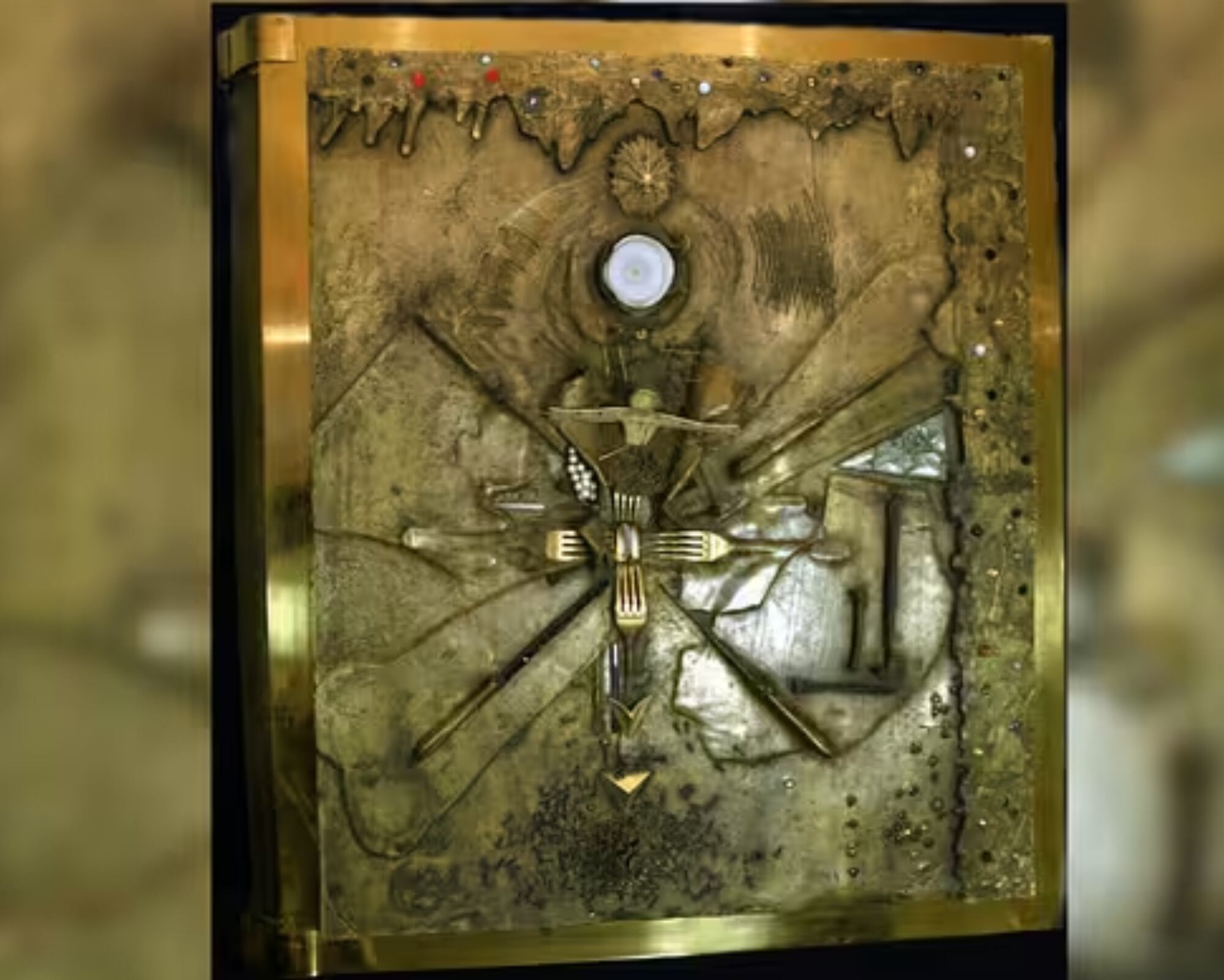 La fiscalía de Clermont-Ferrand confirmó que una cubierta realizada por Salvador Dalí fue robada de un museo privado en Issoire.
(Foto:   THIERRY ZOCCOLAN / AFP)