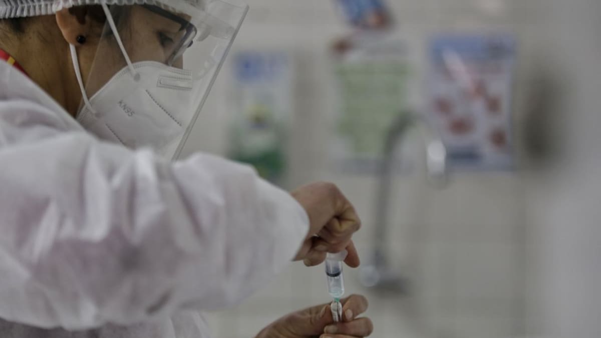 Cerca del 20% del personal de salud faltaría por vacunarse contra la COVID
