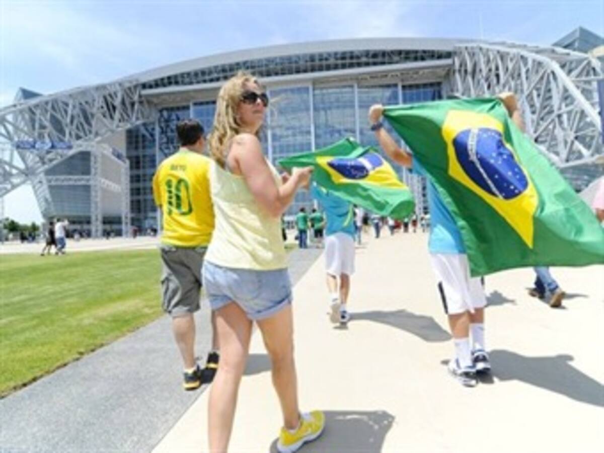 Colombianos y peruanos lideran inscripción como voluntarios al Mundial de Brasil