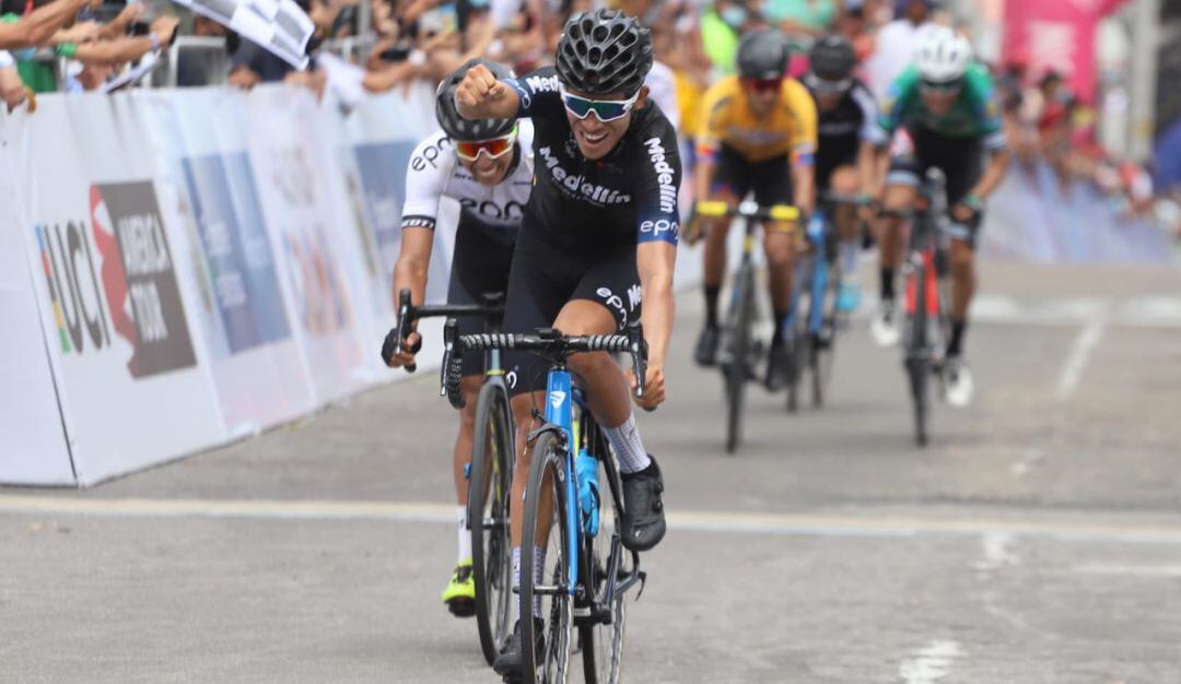 Brayan Sánchez, ganador de la tercera etapa de la Vuelta a Colombia