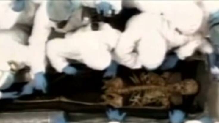 Venezuela exhibe los restos exhumados de Simón Bolívar