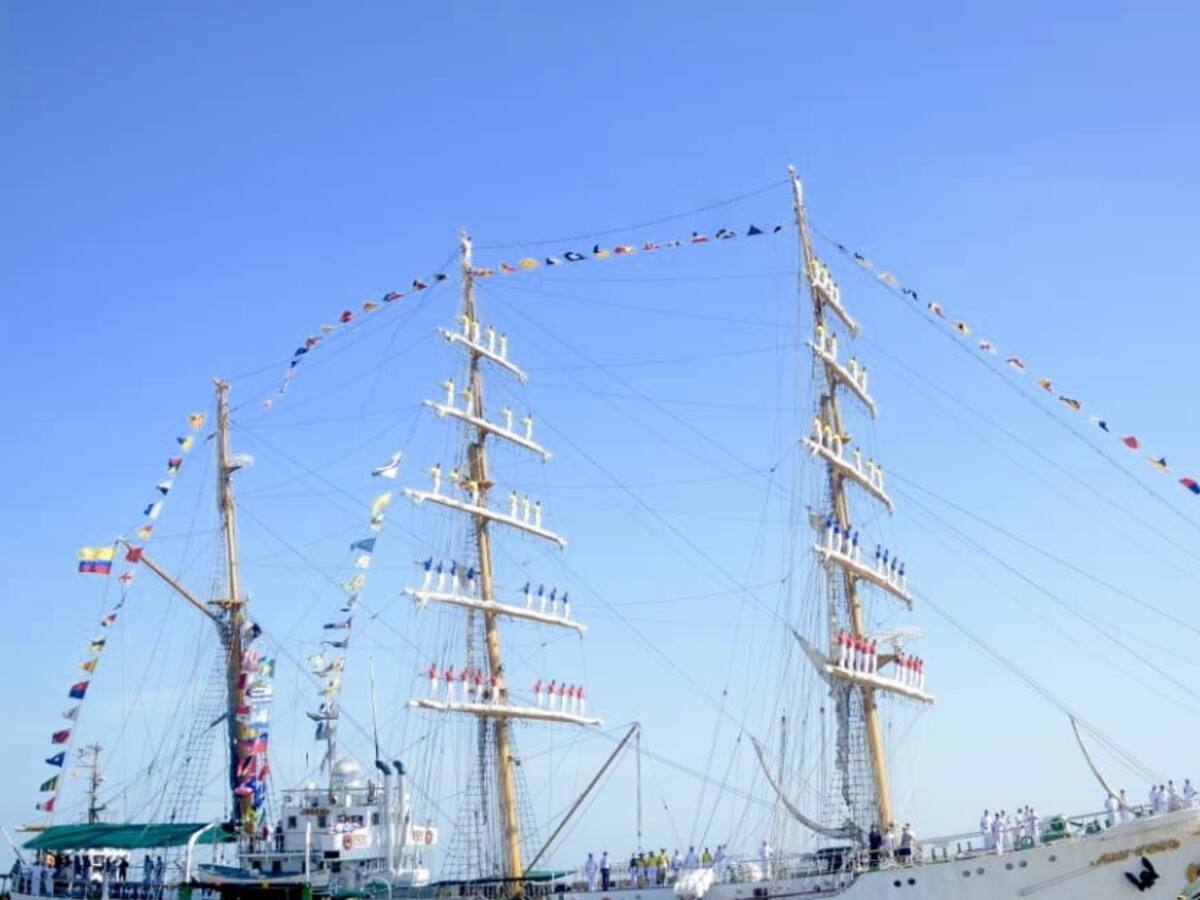 El Buque ARC Gloria se toma por tercera vez a Barranquilla