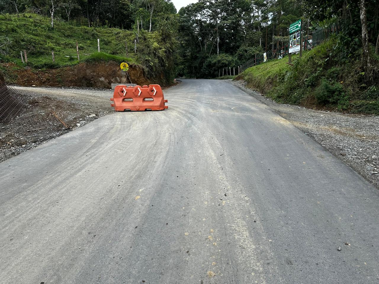 El tramo a pavimentar entre Riosucio y Jardín eran 6,5 kilómetros, pero se intervinieron cerca de 2 kilómetros. Foto: Gobernación de Caldas.