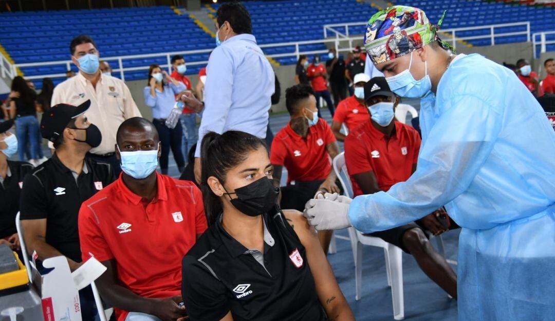 Vacunación al plantel del América de Cali