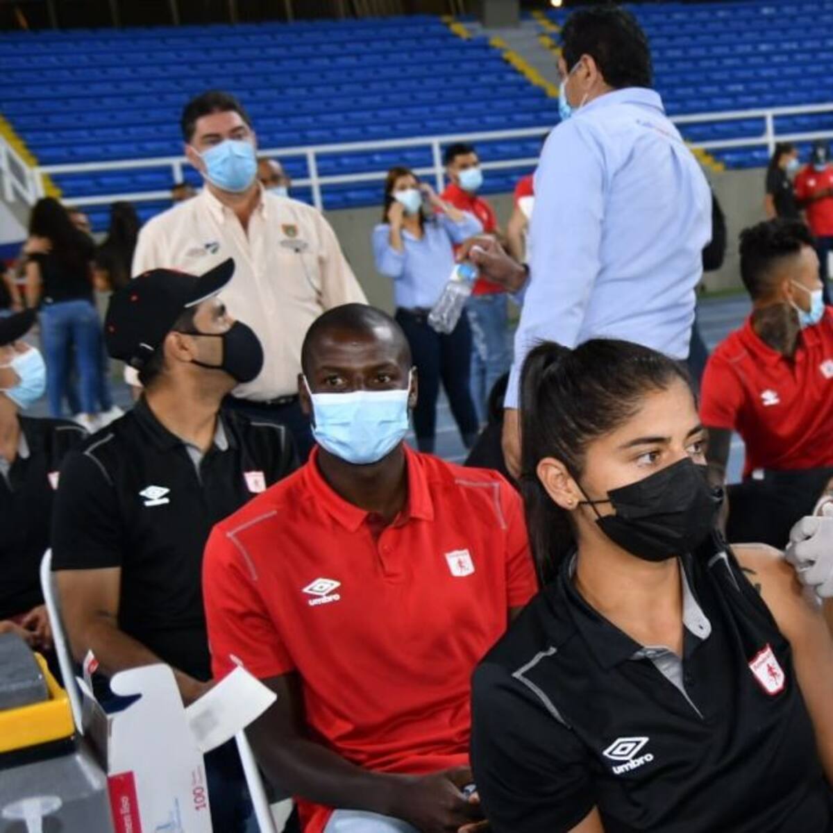 Vacunan al plantel del América de Cali