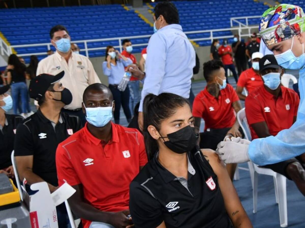 Vacunan al plantel del América de Cali