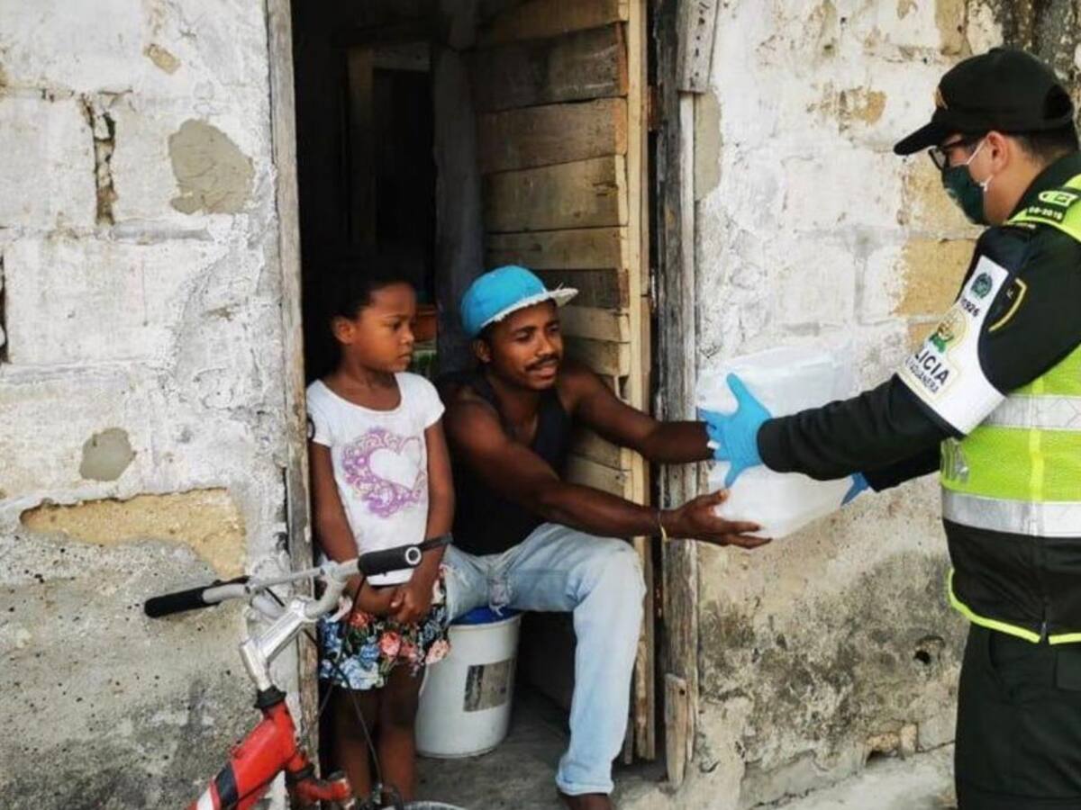 Policía Fiscal y Aduanera entregó alimentos en Cartagena por el COVID-19