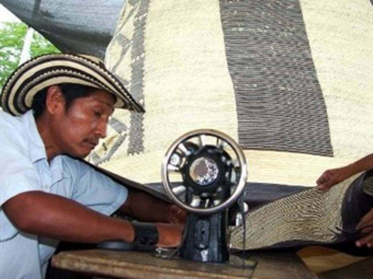 Indígenas celebran medida que prohíbe comercializar sombreros vueltiaos de China