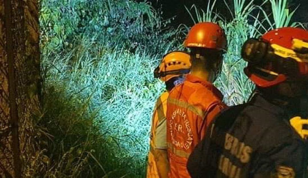 Organismos de socorro reunidos en el posible lugar donde se encontraría el joven desaparecido