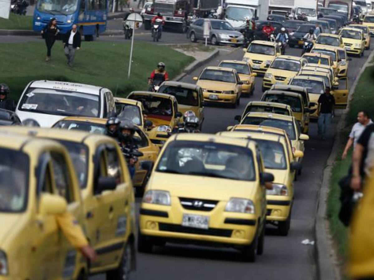 Investigan asalto a empresa de taxis en Bogotá
