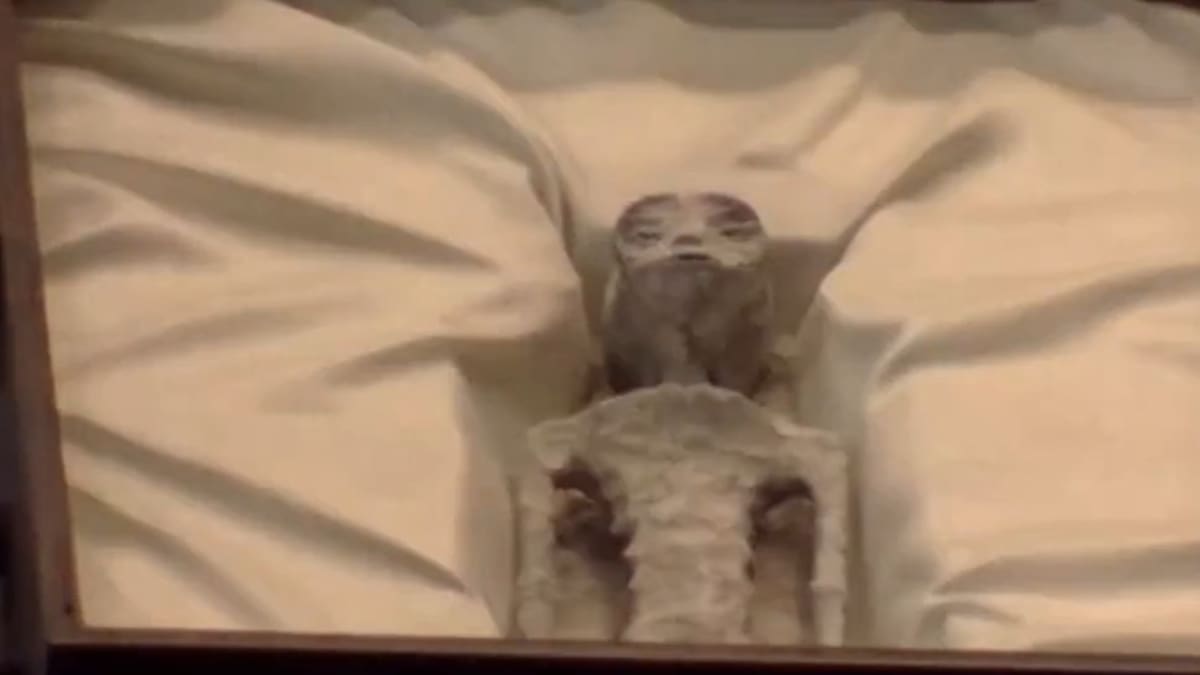 Presentan los restos de “seres no humanos” en el Congreso de México en audiencia sobre OVNIS