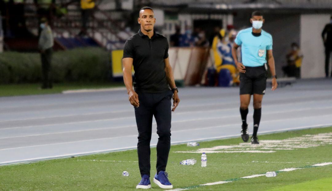 Amaranto Perea dirigiendo al Junior