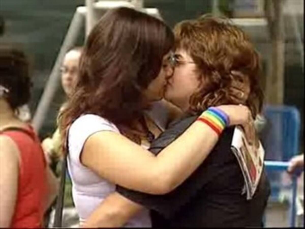 Homosexuales podrán pedir pensión de pareja fallecida sin acreditación de notaria
