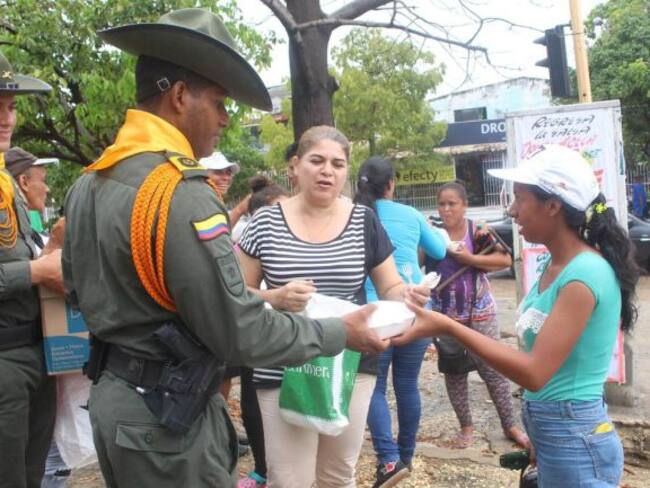 Carabineros y una fundación entregaron ayudas a venezolanos en Cartagena